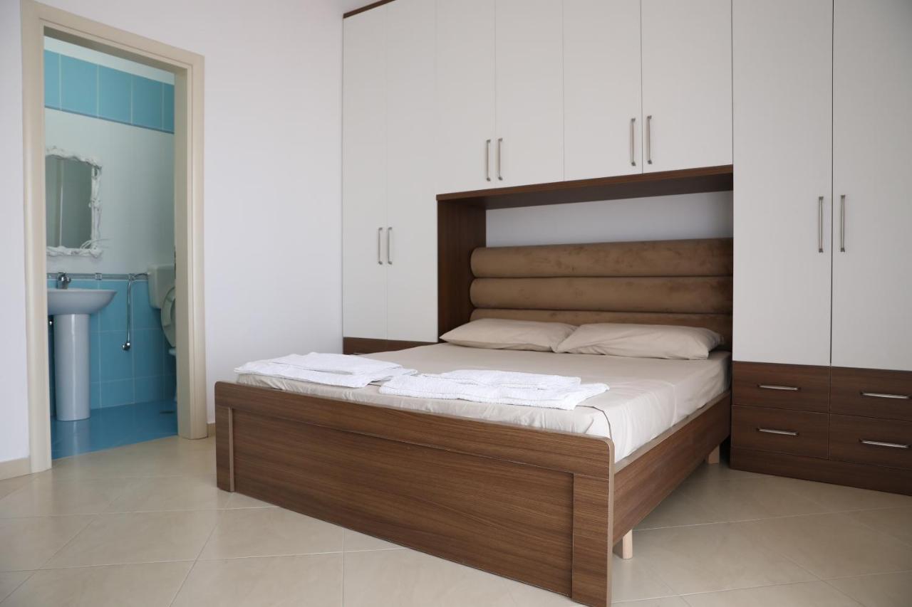 Square View Apartment Vlore Bagian luar foto