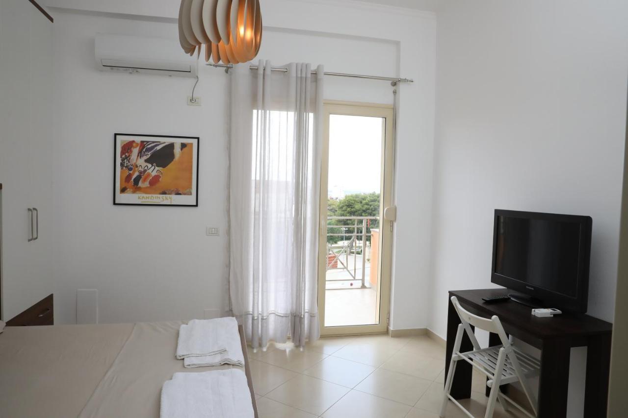 Square View Apartment Vlore Bagian luar foto