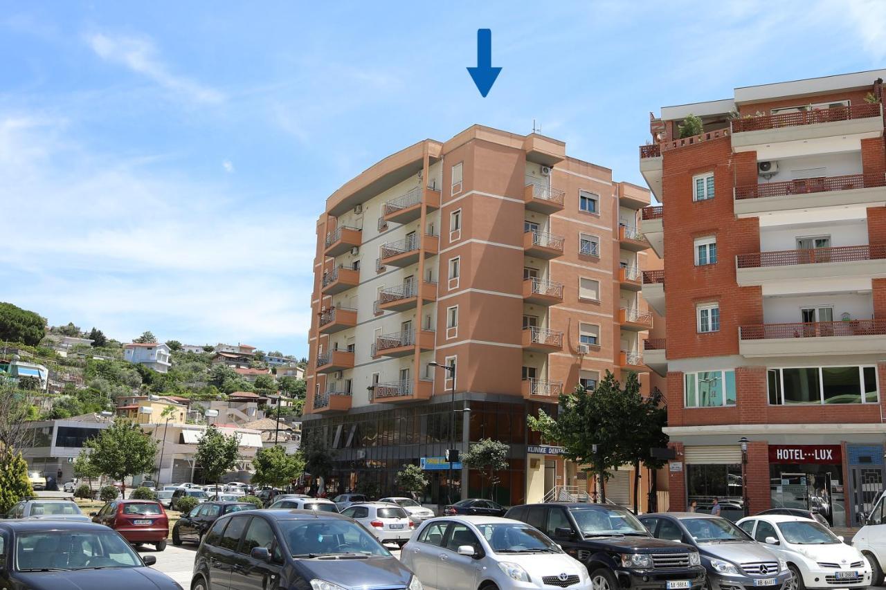 Square View Apartment Vlore Bagian luar foto