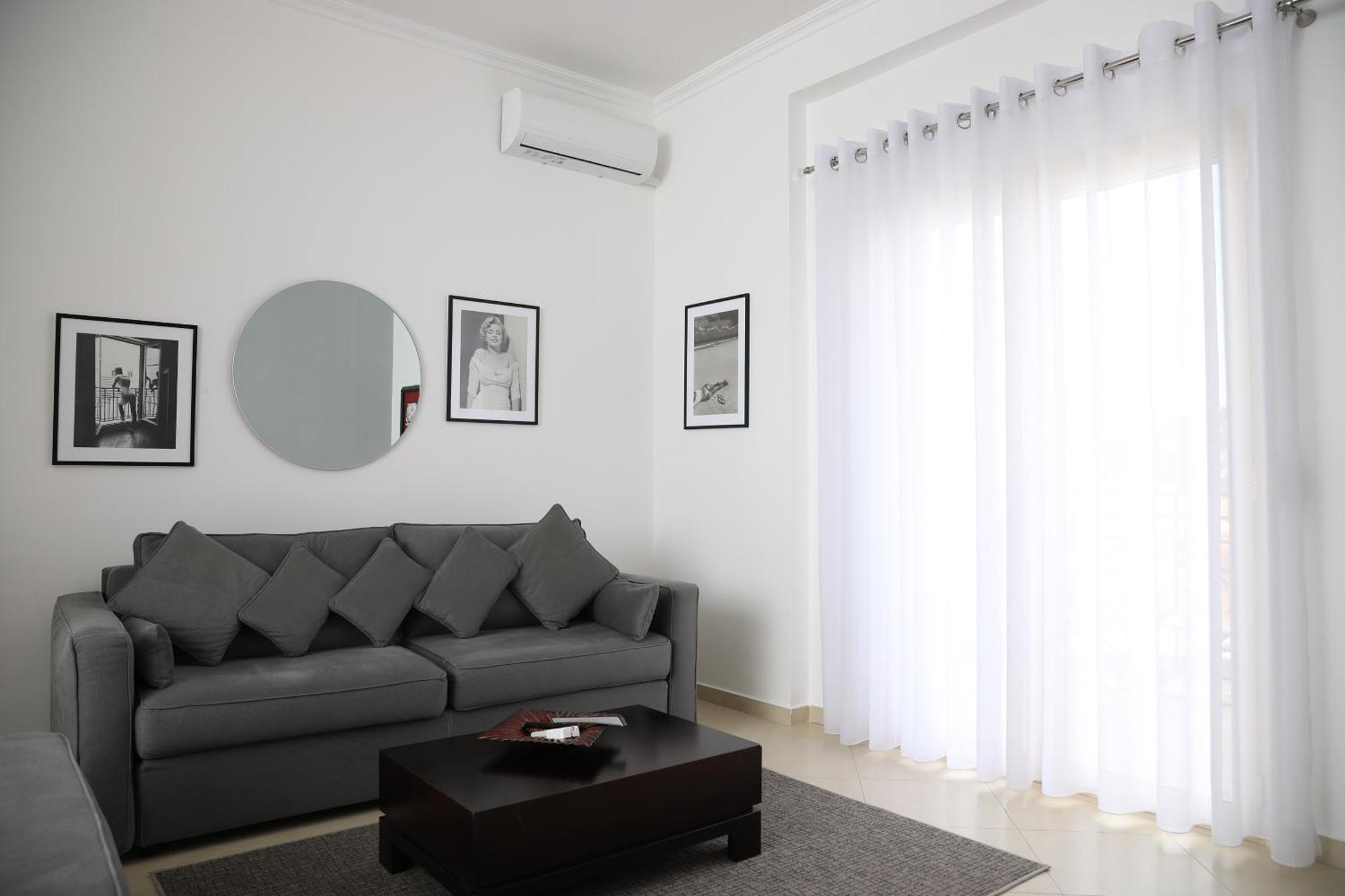 Square View Apartment Vlore Bagian luar foto