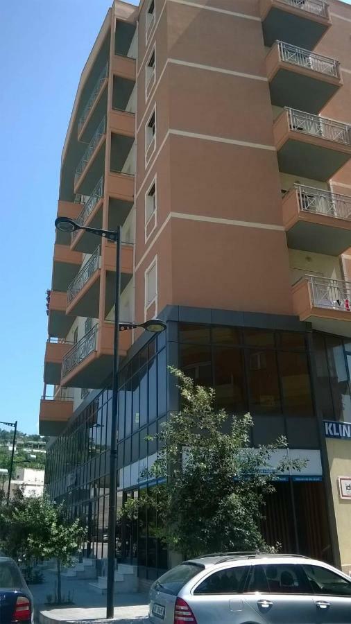 Square View Apartment Vlore Bagian luar foto